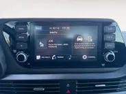 Hyundai Bayon 1.0 T-GDI Comfort | Navigatie | Apple Carplay & Android Auto | Achteruitrijcamera | Cruise control | Parkeersensoren achter | Lichtmetalen velgen |