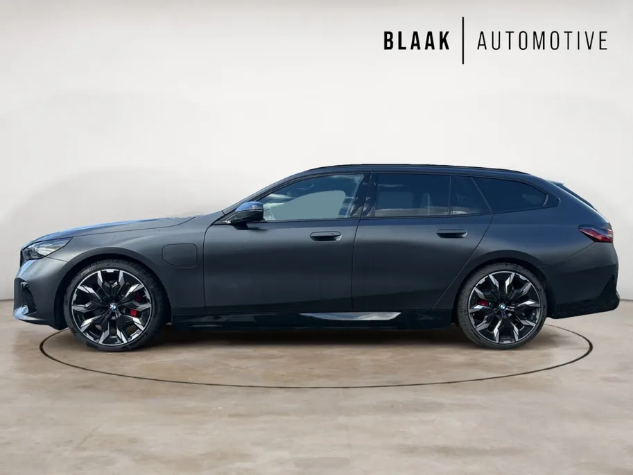 BMW 5 Serie Touring 530e M Sport-Pro Edition | matzwart | 21' individual | innovation | leer | head-up