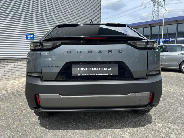 Subaru Uncharted 2E-xcite+ 77 kWh Automaat | Nieuw Leverbaar | Two-Tone Metallic Lak | Elek. Binnenspiegel | Lederen Bekleding