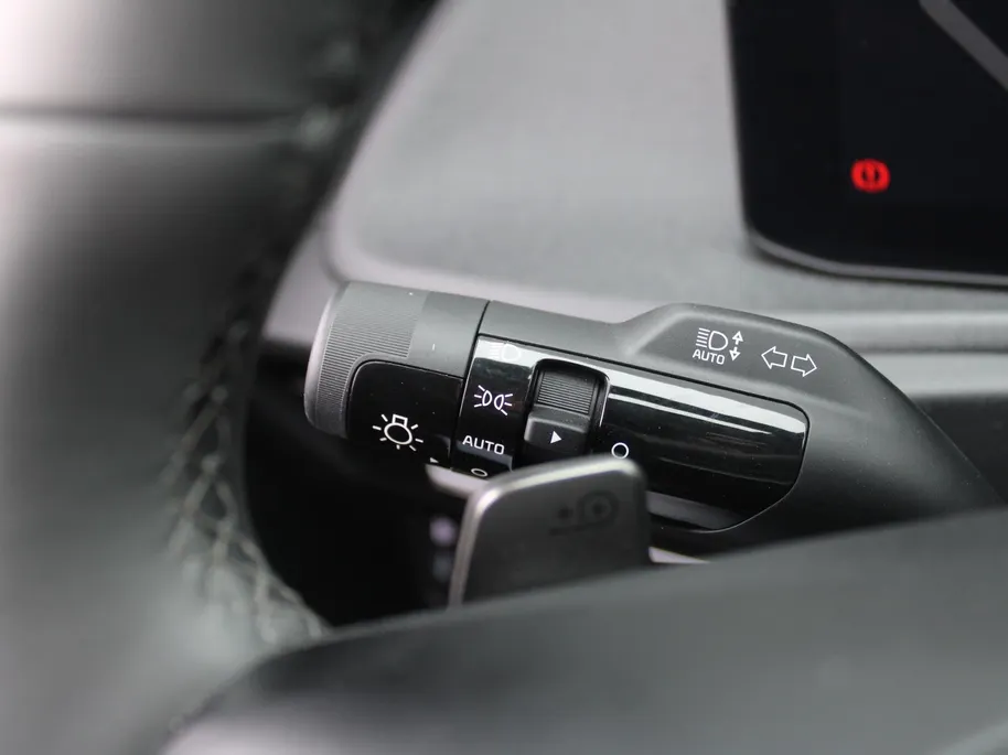 Kia EV6 Light Edition 63 kWh | Stuur-/stoelverwarming | Camera | 19' LM | LED | Adap. Cruise | Clima | Draadloze telefoonlader | 17% bijtelling |