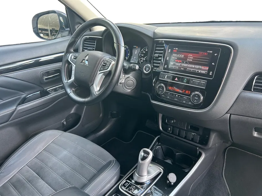 Mitsubishi Outlander 2.4 PHEV Pure+ | Automaat | Keyless start | Keyless entry | Stoel Verwarming | Trekhaak | Cruise control |