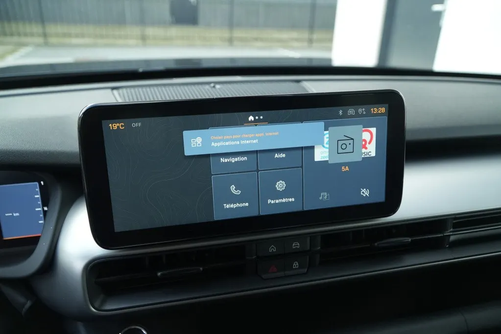 Jeep Avenger 1.2 e-Hybrid Summit | Pano | Navi | JBL | Camera | Winter | 18"