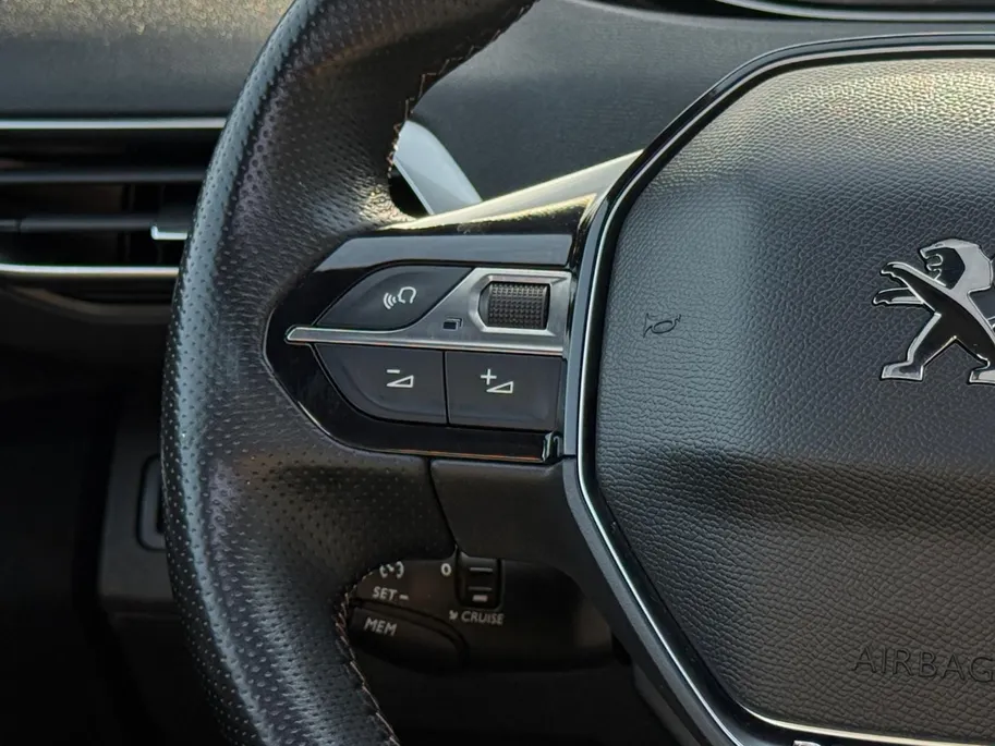 Peugeot 3008 1.2 PureTech GT Line | Trekhaak afneembaar | Navigatie | Stoelverwarming | 360 graden | Cruise Control | Android Auto/Apple Carplay | 12 maanden garantie!