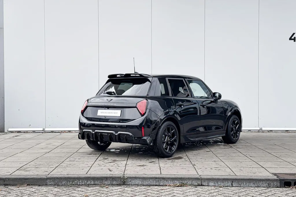 MINI Cooper 5-deurs 1.5 Cooper C John Cooper Works M