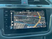 Volkswagen Tiguan 1.4 TSI eHybrid R-Line Business *Navi*360Camera*Schuif/kanteldak*Climate Control*Stoelverwarming*Adapt. Cruise Control*HUD*Elekt. Achterklep*NL Auto*1ste eigenaar!