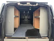 Ford Transit Custom 300 2.0 TDCI L2H1 Sport | Automaat | Adapt. Cruise control | BLIS | Winter pack | Elektr. bestuurdersstoel | Parkeersensoren voor en achter | Achteruitrijcamera | Navigatie | Apple carplay & Android auto | 18' lichtmetalen velgen | Bovag garantie |