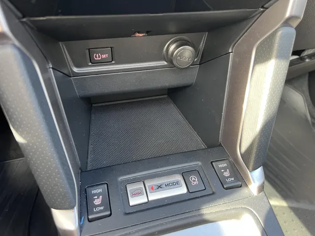 Subaru Forester 2.0 Premium Automaat | Trekhaak | All Season Banden | Elek. Schuif/Kantel Dak |17' LM Velgen | Navigatie