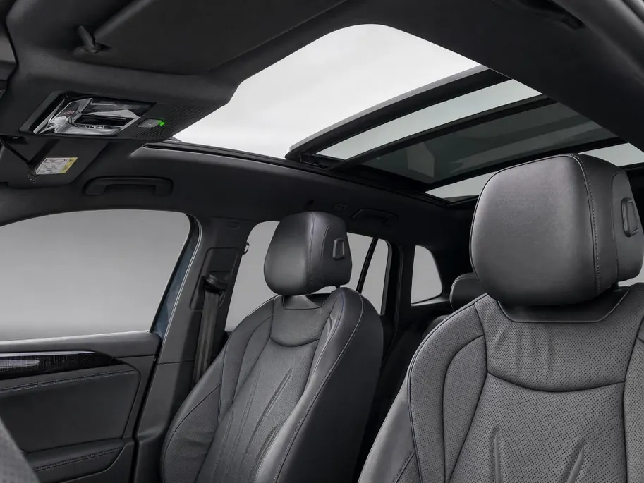 Volkswagen Tiguan 1.5eHybrid 200kW/272PK R-Line Black Style DSG · Panoramadak · Leder · Trekhaak · 360°Camera · Harman Kardon · Garantie t/m 09-01-2027