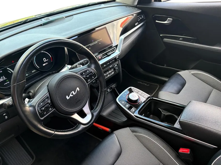 Kia e-Niro DynamicPlusLine 64 kWh | Navigatie | Panoramadak | Apple Carplay/Android Auto | Adaptieve Cruise Control | Stoel/Stuurverwarming | Lichtmetalen Velgen |