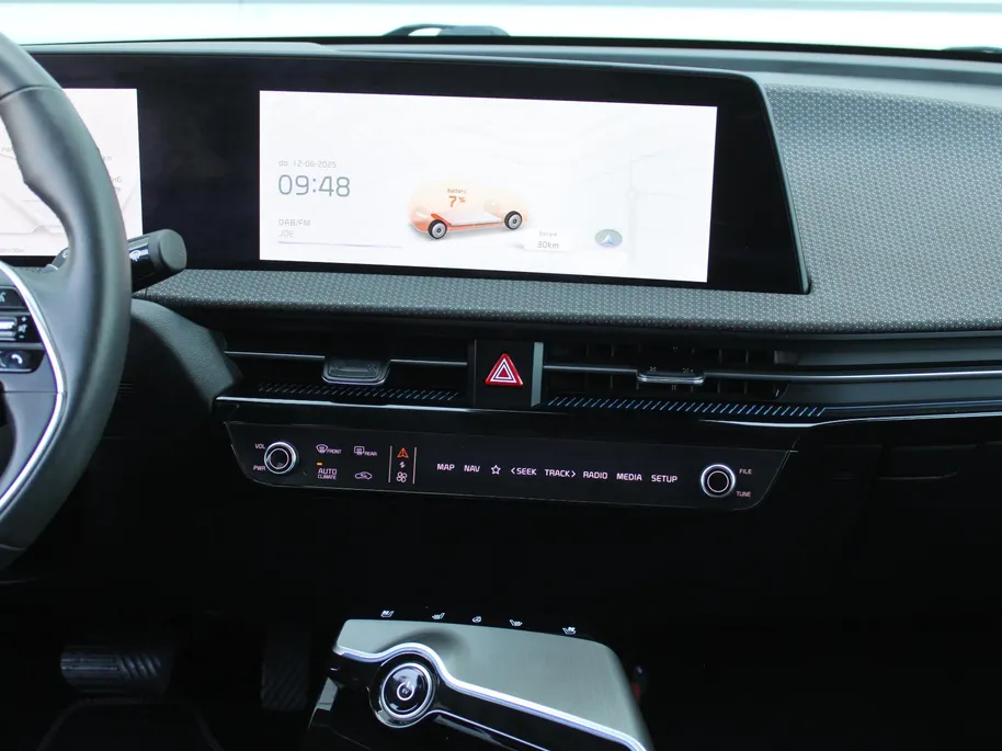 Kia EV6 Plus 77.4 kWh | Stuur-/stoelverwarming + ventilatie | Elektr. stoelverstelling + achterklep | Warmtepomp | 19" LM | Camera | LED |
