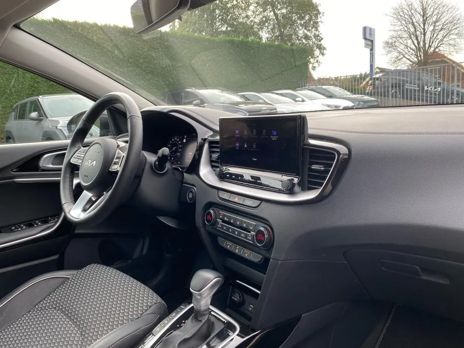 Kia Ceed Sportswagon 1.5T DynamicPlusLine | Automaat | Stoel + stuur verwarming | Navigatie | Climate control | Elektrische achterklep