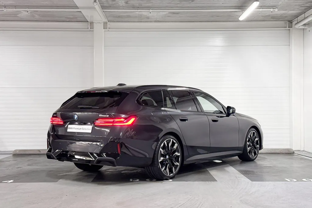 BMW 5 Serie Touring 550e xDrive