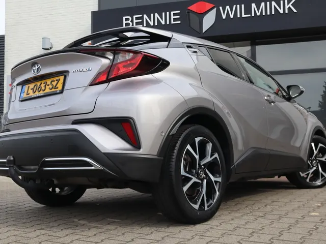 Toyota C-HR 2.0 Hybrid First Edition Trekhaak | Blindspot | Stuur en stoelverwarming
