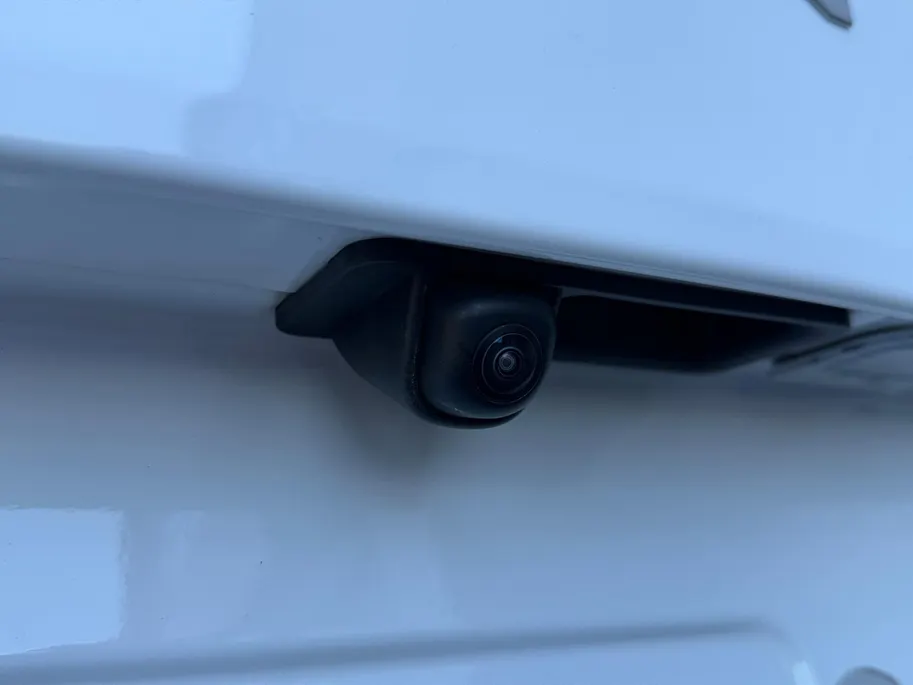 Hyundai Kona 1.6 GDI HEV Premium Sky | Schuif-/ kanteldak | Navigatie | Stoelverwarming & verkoeling | 360 camera | Apple Carplay/ Android auto | DEALER AUTO