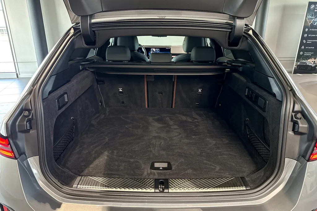 BMW 5 Serie Touring 550e xDrive