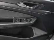 Volkswagen Golf 1.5 eTSI 150pk DSG R-Line · Apple/Android Car Play · Trekhaak ·  Camera + Parkeersensoren · Stoelverwarming · Garantie t/m 24-09-2030 of 100000km.