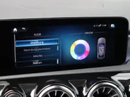 Mercedes-Benz A-Klasse 250 e AMG Line | HUD | Multispaak | LED | Navigatie | Camera | Automaat
