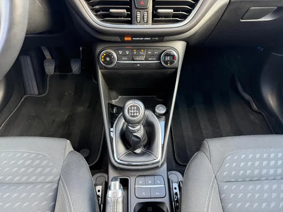 Ford Fiesta 1.0 EcoBoost Titanium | Dealer onderhouden | 1e eigenaar | Adapt. Cruise control | Parkeersensoren voor en achter | Achteruitrijcamera | Trekhaak | Navigatie | Apple carplay & Android auto | Voorruitverwarming | Privacy glas | Bovag garantie |