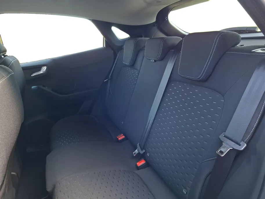 Ford Puma Gen-E 46,8 kWh | Winterpack | Afn. Trekhaak | Driver assistancepack | 17' Lichtmetaal | 360Camera | Adaptive Cruisecontrol | Dodehoekdetectie | Led verlichting | Apple Carplay&Android Auto | Nieuw te bestellen |