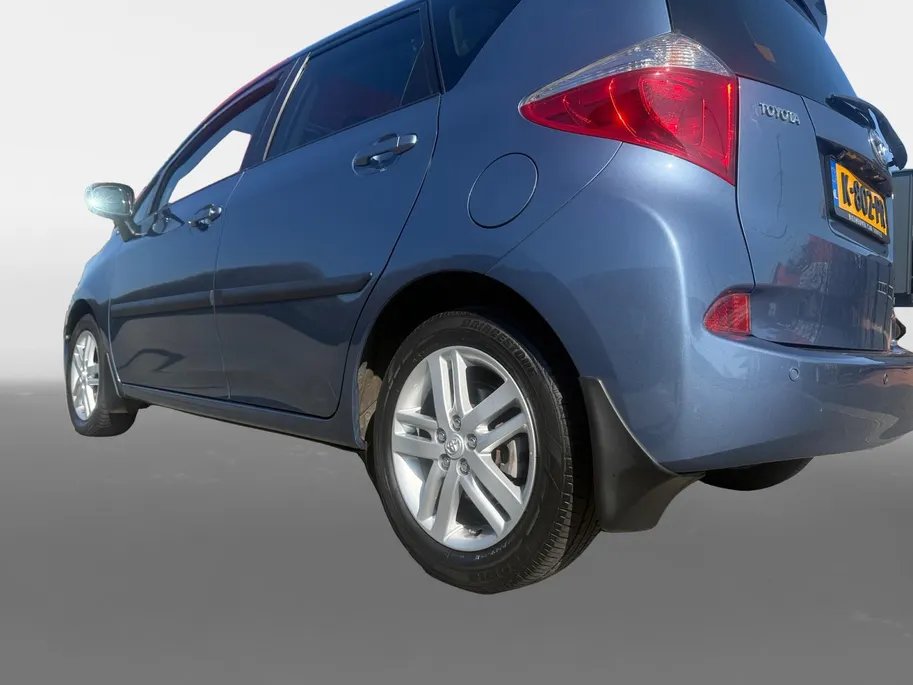 Toyota Verso-S 1.3 VVT-i Dynamic | Achteruitrij Camera | Panorama Dak | Parkeersensoren | Airco | Bluetooth | Hoge Instap | 12 Maanden Bovag Garantie