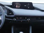 Mazda 3 2.0 e-SkyActiv-X M Hybrid 186 Homura | Stoelverwarming | Camera | Dodehoek detectie | HUD | 18' LM | LED | Cruise adapt. |