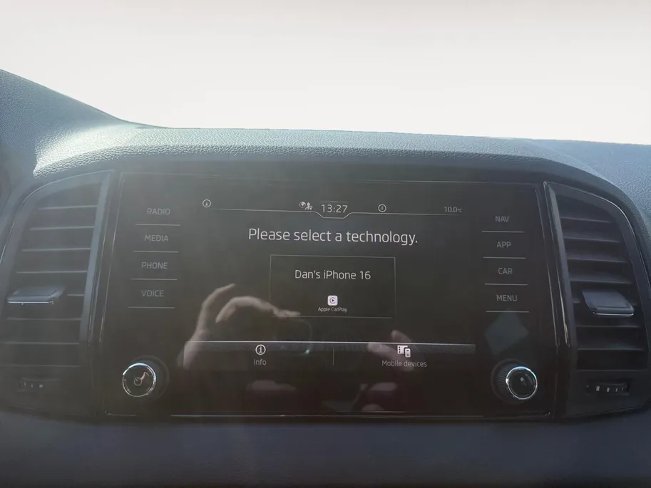 Škoda Karoq 1.5 TSI ACT Business Edition | Automaat | Apple Carplay/Android Auto | Parkeersensoren V+A | Climate Control | Cruise Control | DAB | Stuurbediening