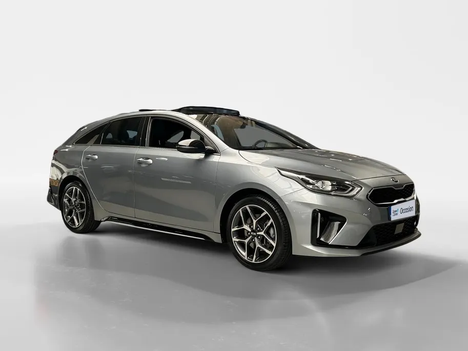 Kia ProCeed 1.0 T-GDI GT-Line | Elektrisch Glazen Schuif / Kanteldak | Apple Carplay / Android Auto | Navigatiesysteem | Stoel + Stuurverwarming | Licht + Regensensor | Parkeersensoren + Camera Achter | Cruise Control | 17” Lichtmetalen Velgen | Climate Control Rijst