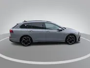 Volkswagen Golf Variant 1.5eTSI/150PK R-Line DSG · Navigatie · Trekhaak · Camera + Parkeersensoren · Garantie t/m 09-09-2030 Of 100000km.
