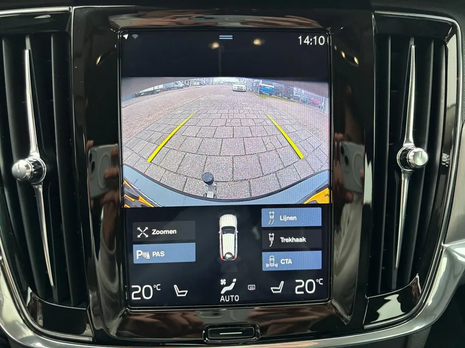Volvo V90 2.0 T4 Momentum | LEDER | CAMERA | TREKHAAK | DEALER-ONDERHOUDEN | NL-AUTO |