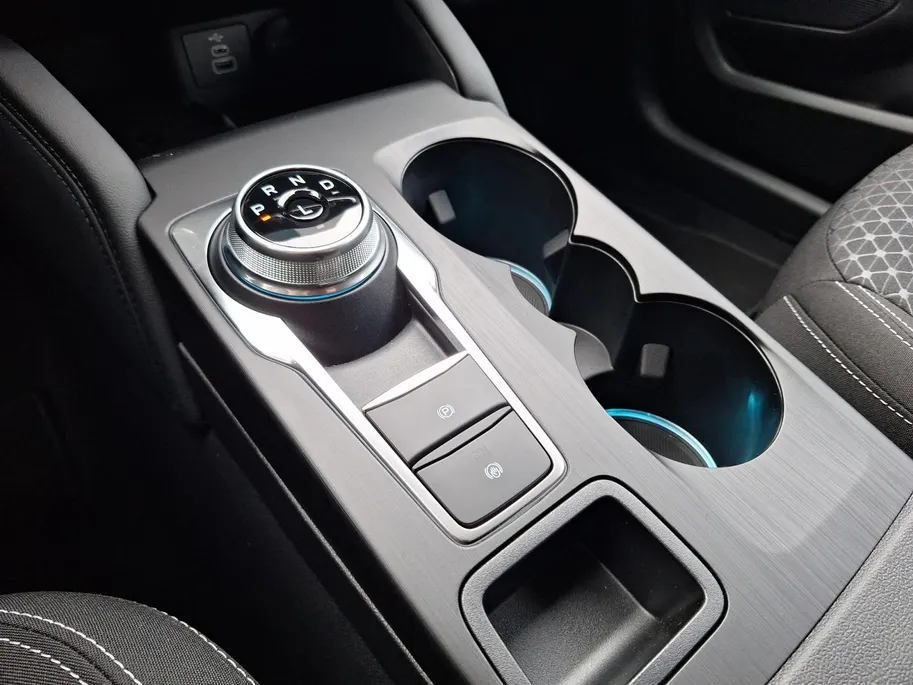 Ford Kuga 2.5 PHEV Titanium | Winterpack | Driver Assistancepack | El. Trekhaak | 360Camera | Adaptive Cruisecontrol | Dodehoekdetectie | Climate Control | Le dverlichting | Apple Carplay&Android Auto |