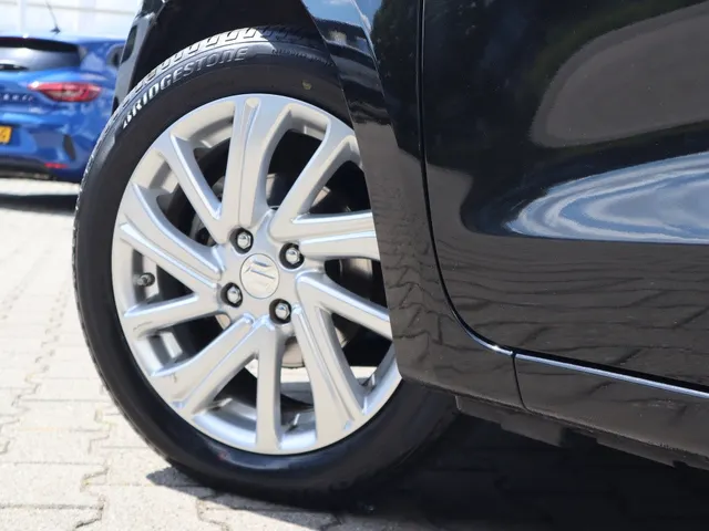 Suzuki Swift 1.2 Select Hybrid Adaptive Cruise | Carplay
