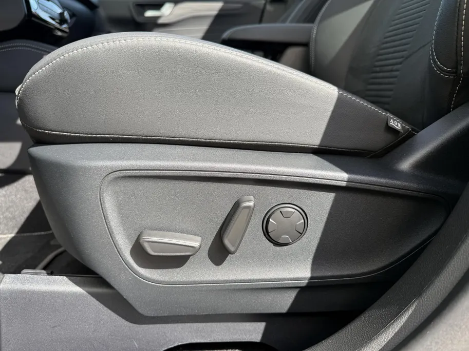 Ford Kuga 2.5 PHEV Active X 243PK Panoramadak | Wegklapbare trekhaak | AGR voorstoelen | Winter Pack | BLIS