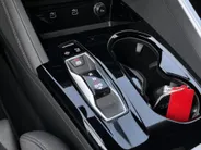 Audi Q5 2.0TFSIe-hybrid 220kW/299PK quattro S Line · Panoramadak · Trekhaak · 360°Camera + Parkeersensoren · Leder · Garantie t/m 17-05-2030 of 120000km.