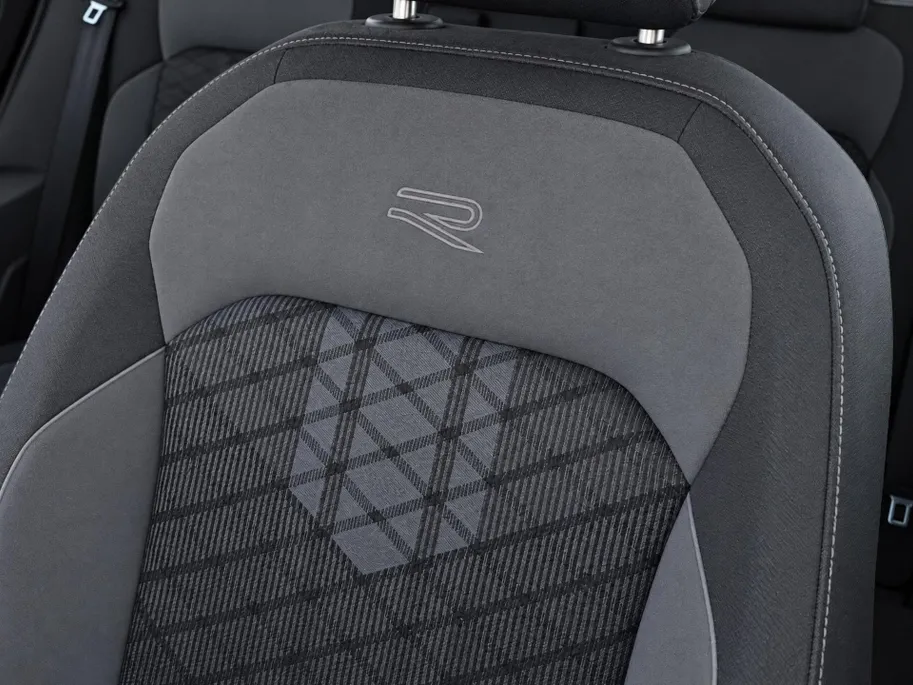 Volkswagen Tiguan 1.4 TSI eHybrid R-Line Business+ · Panoramadak · Trekhaak · 360°Camera · Apple/Android Car Play