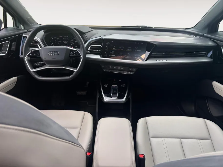 Audi Q4 e-tron 45 quattro Edition 82 kWh |Buitenspiegel(s) automatisch dimmend |Apple Carplay/Android Auto|Cruise control adaptief| Panoramadak|Geluidsimulator|Assistentie Pakket Plus| SOH 100% |