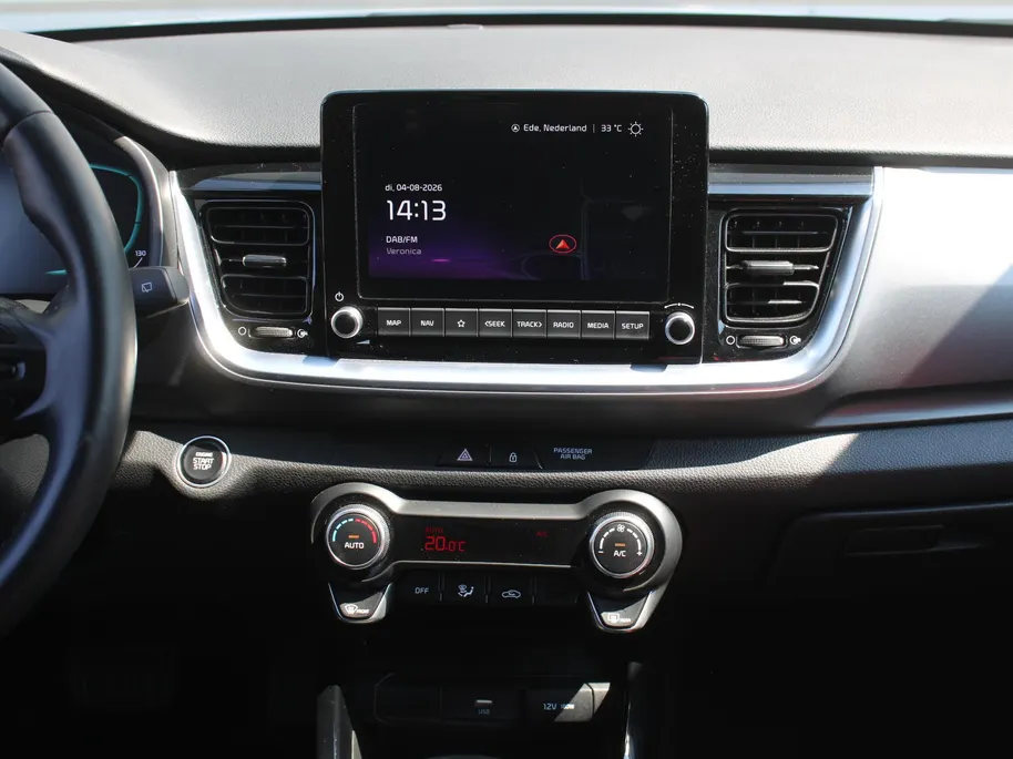Kia Stonic 1.0 T-GDi MHEV DynamicPlusLine | Stuur-/stoelverwarming | Camera | Cruise adapt. | Clima | LED | Navi | 16' LM | Automaat |