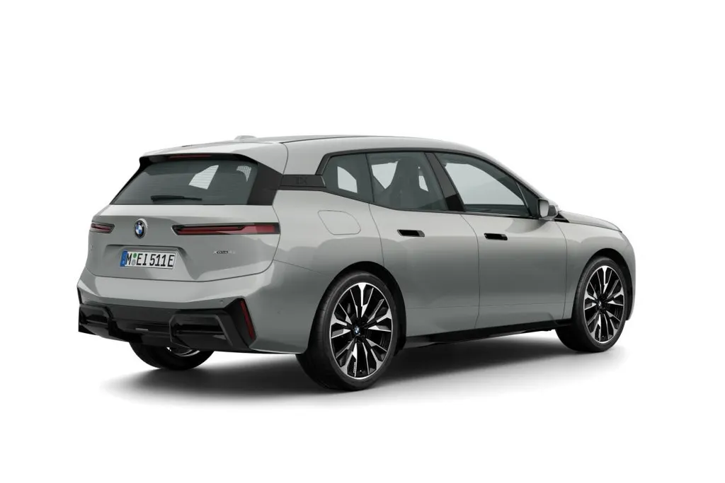 BMW iX xDrive45 101 kWh