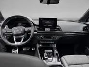 Audi Q5 Sportback 50 TFSI e 299pk S edition Competition · Panoramadak · 360 gr. Camera · Bang & Olufsen · Luchtvering · Apple/Android Car Play · Stoel+achterbank verwarmd · 20'' velgen · Garantie t/m 07-02-2028 of 100.000km