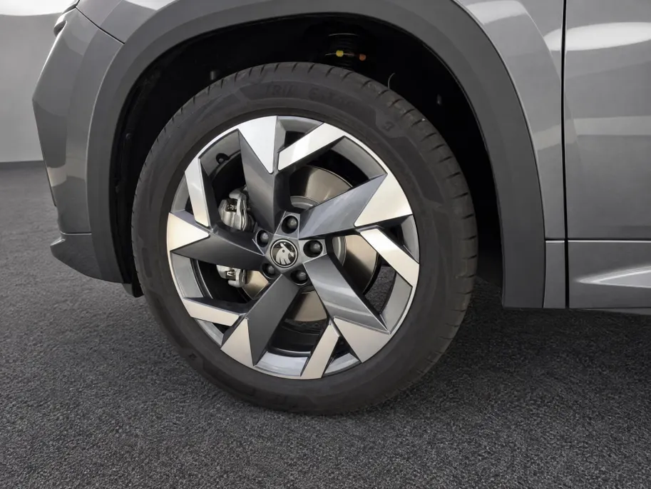 Škoda Kodiaq 1.5 TSI 204pk DSG PHEV Sportline Business · Panoramadak · Wegklapbare Trekhaak · Camera · Stoelverwarming · Eek. Voorstoel · 19'' Inch · Garantie t/m 01-07-2030 of 100.000km