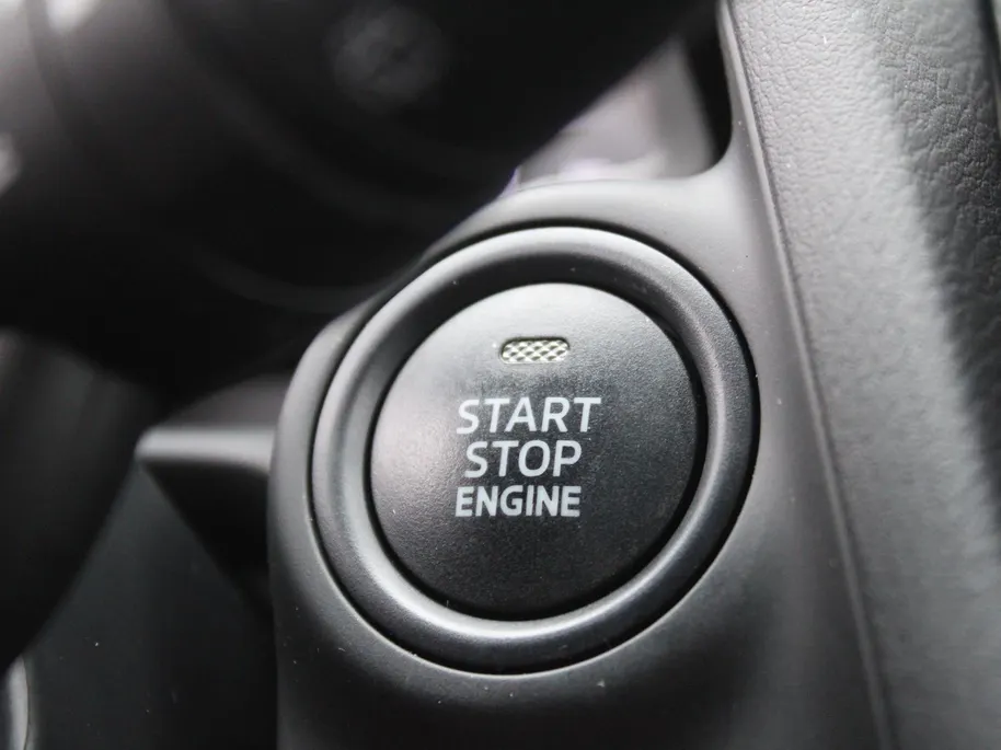 Mazda 2 1.5 e-SkyActiv-G 90PK 6MT Homura | Stuur-/stoelverwarming | Camera | Dodehoek detectie | LED | 16' LM | Carplay | Clima | Cruise |