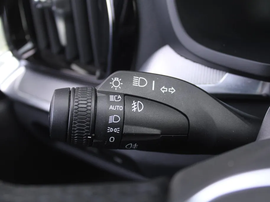 Volvo V60 2.0 T6 Plug-in hybrid AWD Plus Dark | Nappaleder | Trekhaak | HK audio | Schuifdak | Stuur-/stoelverwarming | Adap. Cruise | Dodehoek detectie | Geheugenstoelen | 360 Camera |