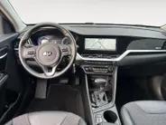 Kia Niro 1.6 GDi Hybrid DynamicLine | Apple Carplay / Android Auto | Navigariesysteem | Licht + Regensensor | Parkeersensoren + Camera Achter | Cruise Control Adaptief | Rijstrooksensor + Correctie