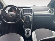 Toyota Aygo 1.0 VVT-i x-play | Airco | Achteruitrijcamera | Apple carplay / Android auto |