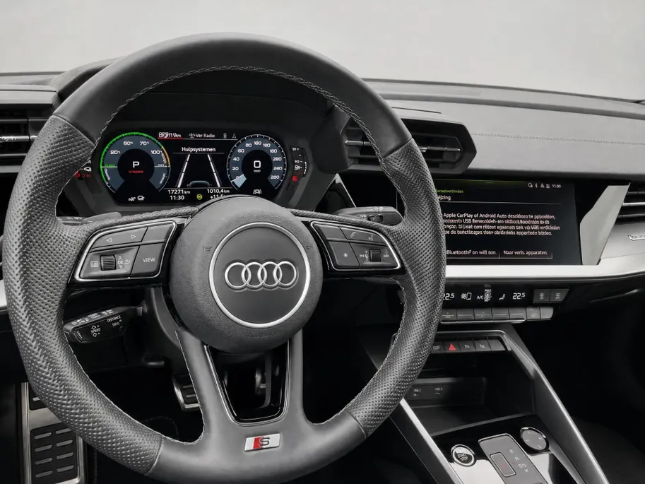 Audi A3 Sportback 40 TFSIe 150kW/204PK S Line · Panoramadak · Leder · Camera · Apple/Android Car Play · Drive select