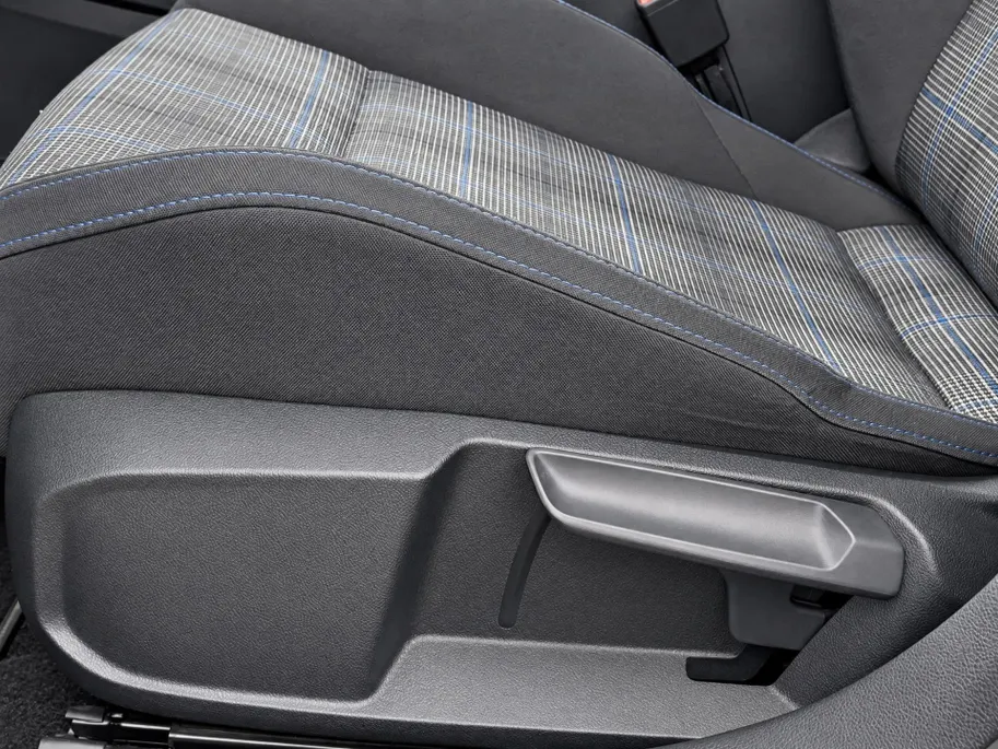 Volkswagen Golf 1.4 eHybrid 245pk GTE · Panoramadak · Trekhaak · Apple/Android Car Play · Camera · Stoelverwarming ·