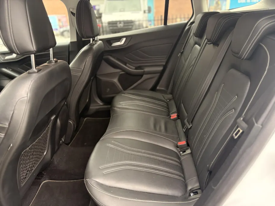 Ford Focus Wagon 1.5 EcoBoost Automaat Vignale I WINTER PACK I DRIVER ASSISTANCE PACK I MATRIX LED-KOPLAMPEN I APPLE CARPLAY / ANDROID AUTO I B&O SOUNDSYSTEM I