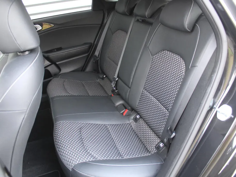 Kia Ceed Sportswagon 1.5 T-GDi DynamicPlusLine | Stoel- & stuurverwarming | Camera | Clima | Cruise adapt. | LED | Navi | Elek. achterklep | 16' LM |