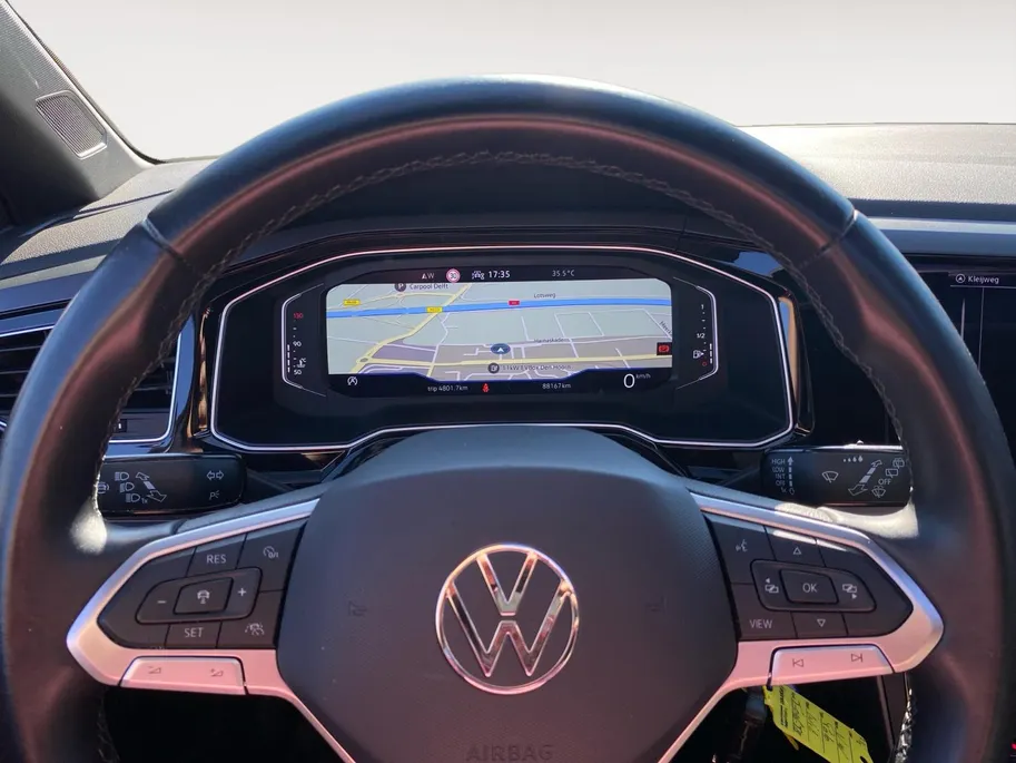 Volkswagen Polo 1.0 TSi R-Line Business Panodak | 17' Bergamo |iQ LED Lights | cruise | Virtual Cockpit | etc.