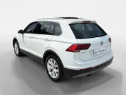 Volkswagen Tiguan 2.0 TSI 4Motion Highline | PAN. DAK | ELEKTR. TREKHAAK | STOELVERWARMING | NL-AUTO | DEALERONDERHOUDEN | ETC..