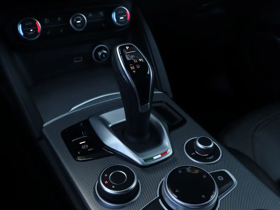 Alfa Romeo Stelvio 2.0 Turbo 280 PK AWD Veloce | Navi | Carplay | Driver | 20'